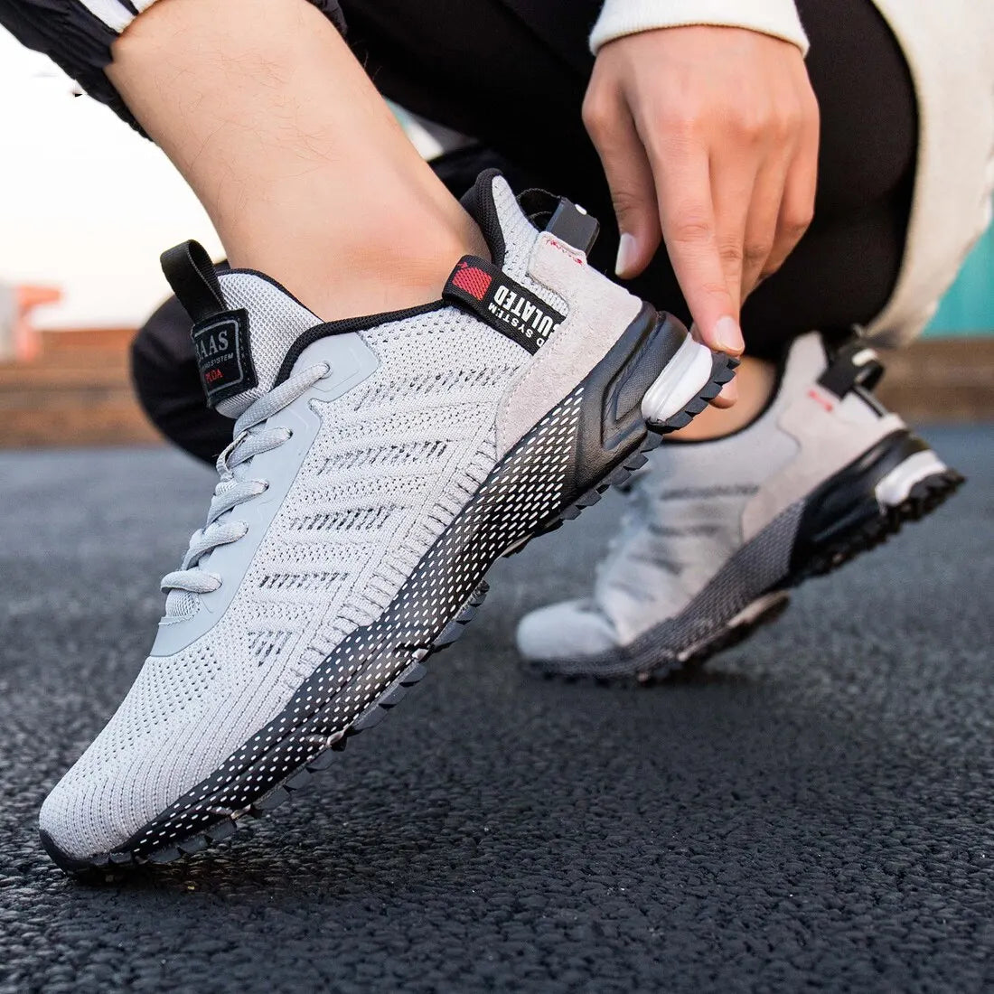Axel Low-Top Running Sneakers