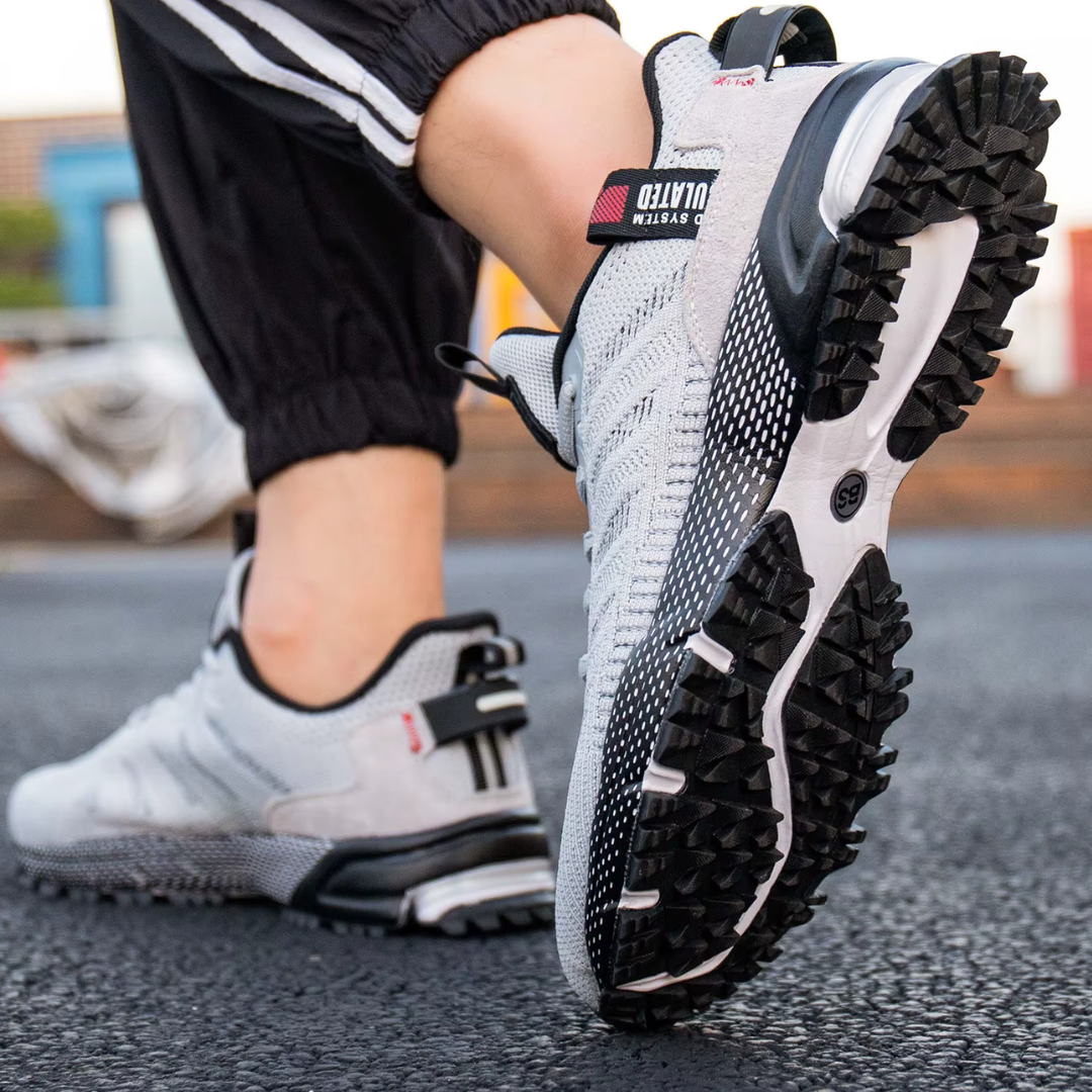 Axel Low-Top Running Sneakers